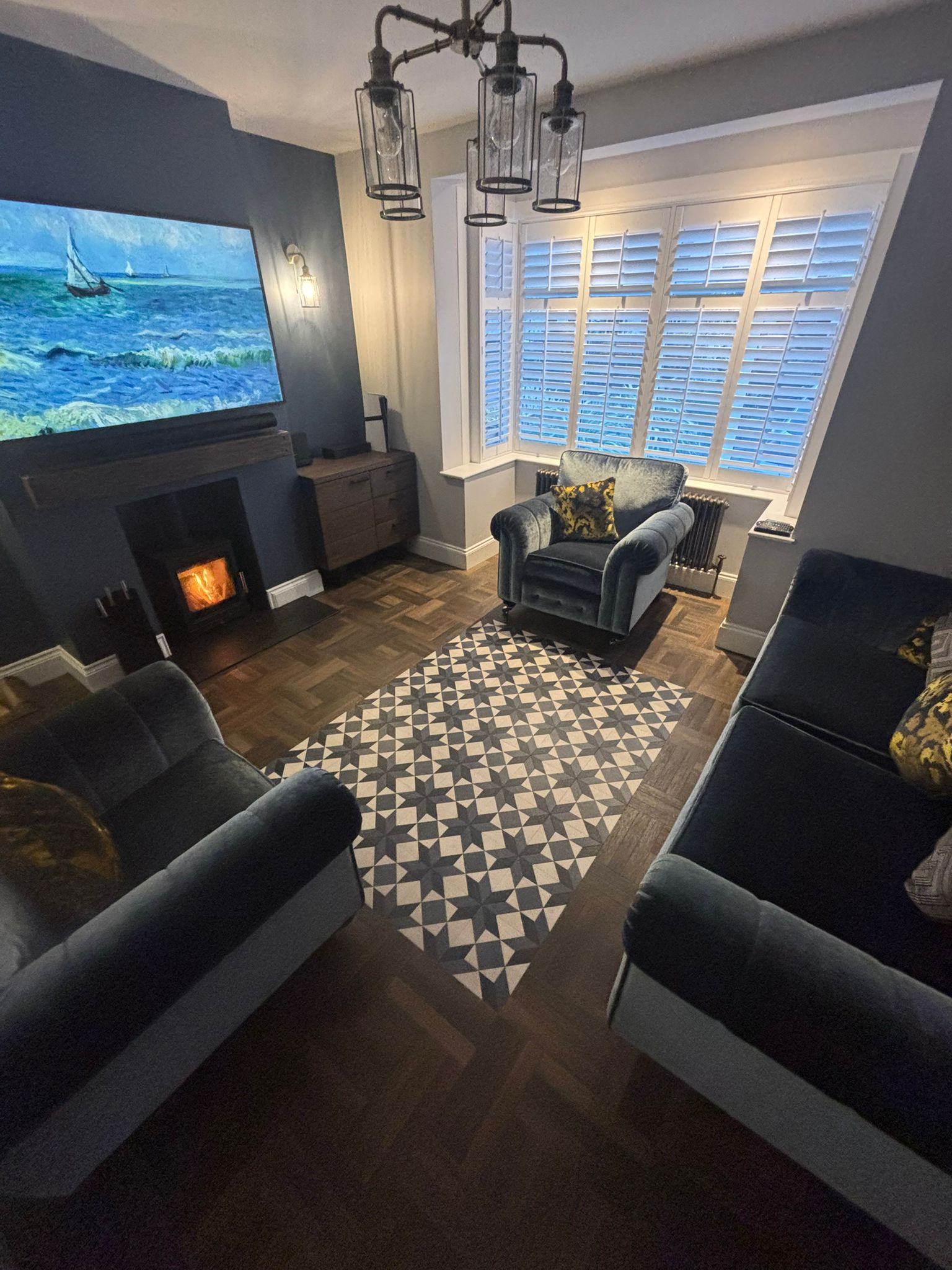Flooring with border detail